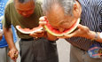 老年人：不适宜吃西瓜的人群