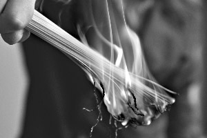 干面条加热5秒即可燃烧 专家称与添加剂无关