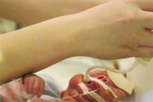 23岁妈妈肝癌晚期放弃治疗 诞下早产儿未能相见