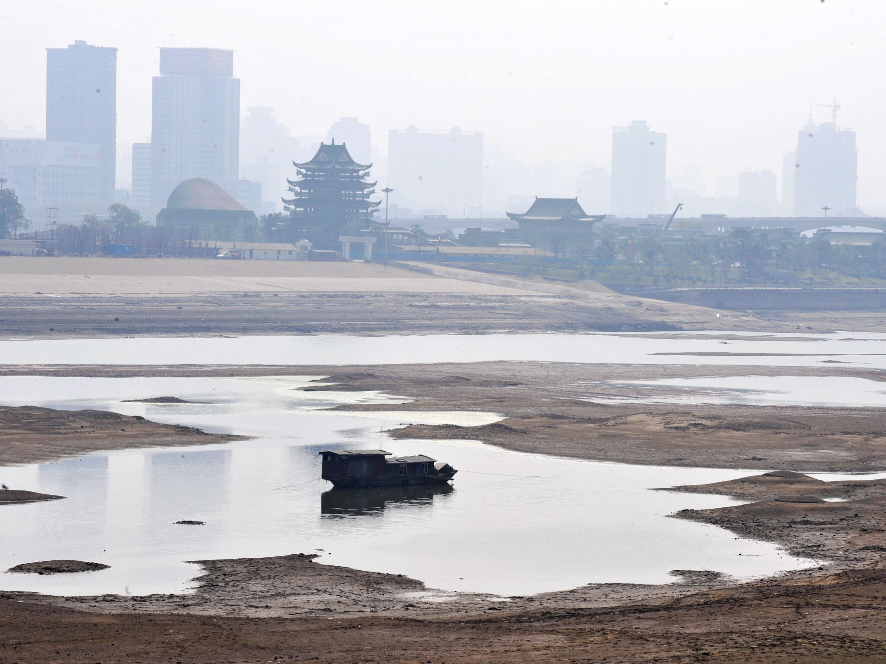 中国部分城市成年居民饮水状况堪忧