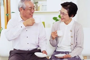 老人营养不良小心手脚发麻