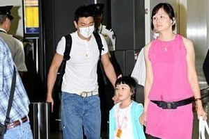 曝朱丽倩怀同卵女三胞胎 刘德华担心生出自闭儿