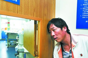 留守妈妈因养孩子太累 带三个孩子自杀