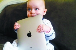 专家建议 孩子两岁前别碰iPad