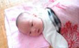 新生儿适合睡什么床?