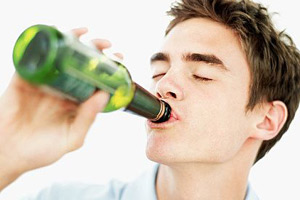男人应该如何喝啤酒