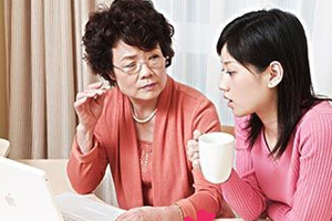 婆婆裸身睡在我和老公之间