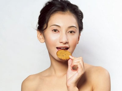 饭局开始前吃点东西