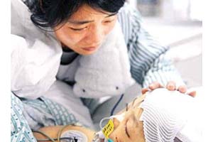 “后母”暴打三岁孩子 致其颅骨碎裂死亡