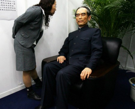 高仿机器人能替代人类吗? 高仿机器人能替代人类吗?