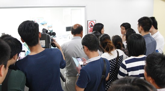 广州爱尔眼科近视手术观摩会-零距离揭密近视手术全过程(图) 广州爱尔眼科近视手术观摩会-零距离揭密近视手术全过程(图)