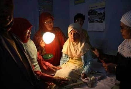 印尼少女阴部割礼手术