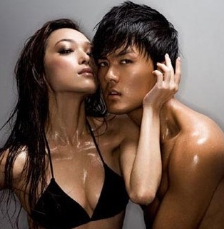 男人为什么喜欢摸女人胸部? 男人为什么喜欢摸女人胸部?