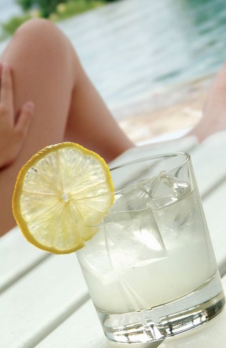 柠檬水的功效 养颜美白更健康