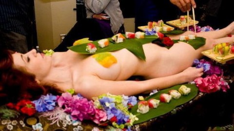 窥探日本女体盛：处女才能激发食欲