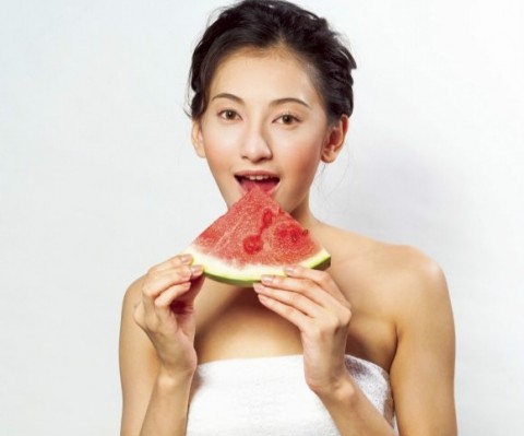 专家提醒：夏季贪凉吃西瓜 吃多未必解暑