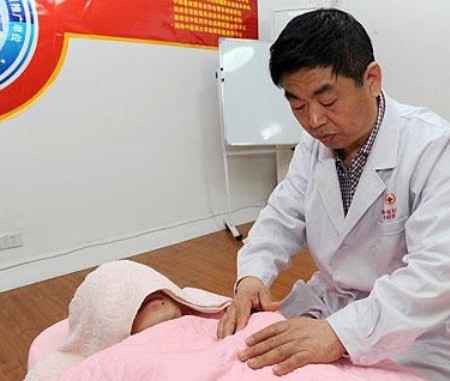 80后小伙当职业催乳师 催乳过程曝光 80后小伙当职业催乳师 催乳过程曝光