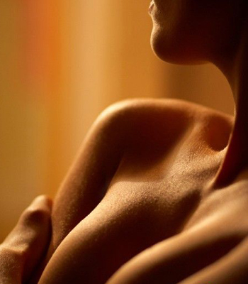 男人越“摸”女人越丰满 男人越“摸”女人越丰满