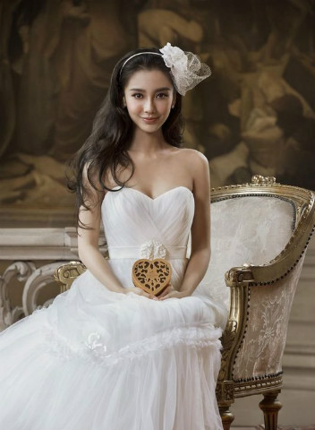 七夕专题情献：女星唯美新娘美妆PK