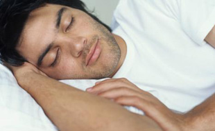 正确的睡姿可帮助男人壮阳