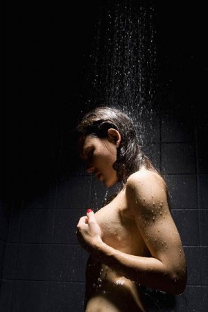 宁静俯身秀豪乳 穿对内衣拯救八字奶 宁静俯身秀豪乳 穿对内衣拯救八字奶