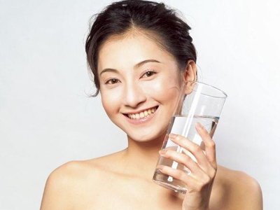 夏季喝水四大诀窍 解渴还不水肿 夏季喝水四大诀窍 解渴还不水肿