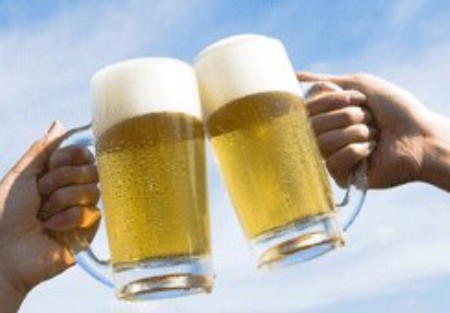 吃烧烤喝啤酒爽 同时也是健康的代价 吃烧烤喝啤酒爽 同时也是健康的代价