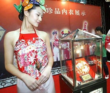 中国古代女性内衣发展史 越来越省布料 中国古代女性内衣发展史 越来越省布料