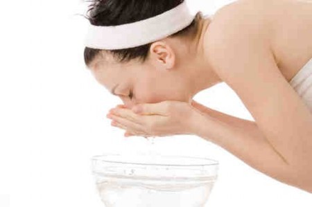 1碗淘米水=10种药 揭秘其神奇功效 1碗淘米水=10种药 揭秘其神奇功效