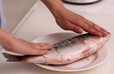 不是所有的食物都可以放在冰箱里保鲜的 不是所有的食物都可以放在冰箱里保鲜的