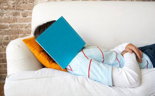 盘点五类东西放在床头 减少寿命