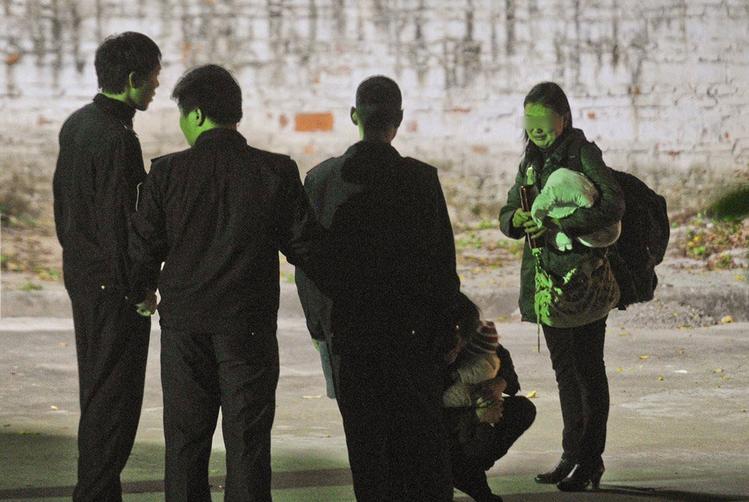 广州婴儿岛24小时：记者目睹8个婴孩被弃养广州婴儿岛24小时：记者目睹8个婴孩被弃养