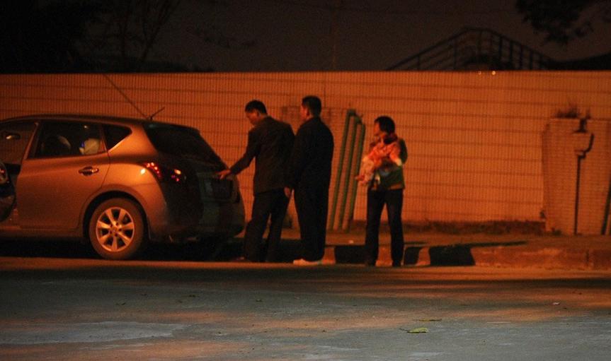 广州婴儿岛24小时：记者目睹8个婴孩被弃养广州婴儿岛24小时：记者目睹8个婴孩被弃养