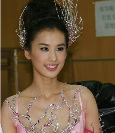 青春靓丽女神黄圣依养颜有道