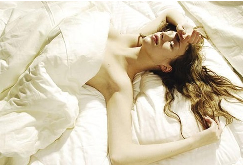 揭秘女性裸睡的六大好处 有助减肥