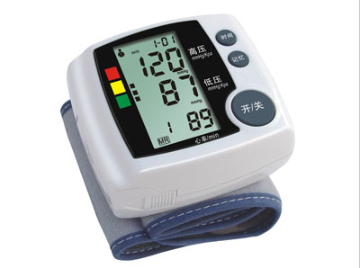 配备健康工具 做好健康管理血压计.jpg