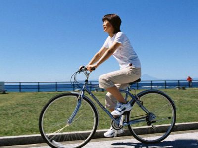 早春户外运动最养生骑自行车2.jpg
